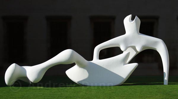 Henry Moore, Reclining Figure